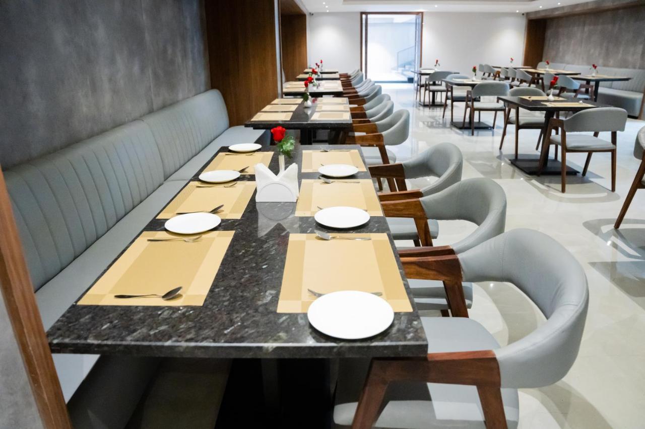 Hotel Tulips Grand Hyderabad Exterior photo