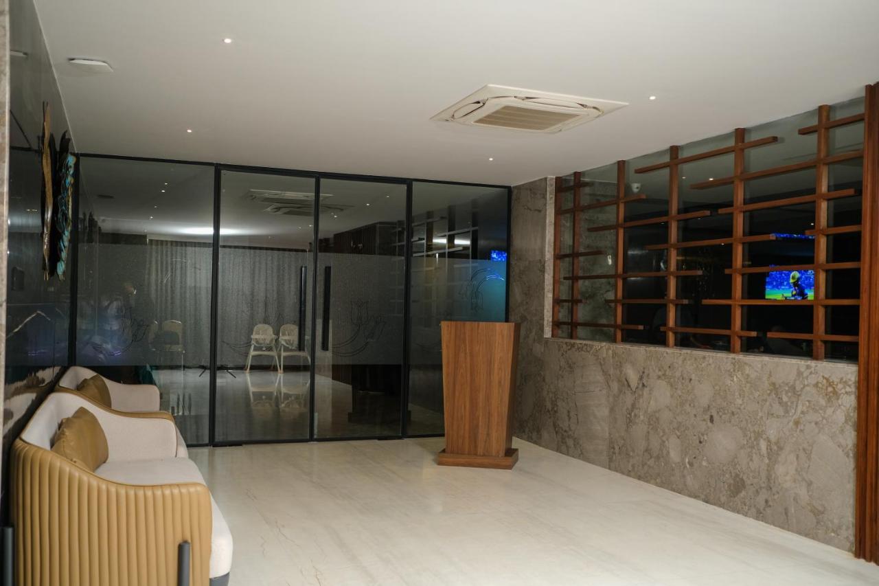 Hotel Tulips Grand Hyderabad Exterior photo