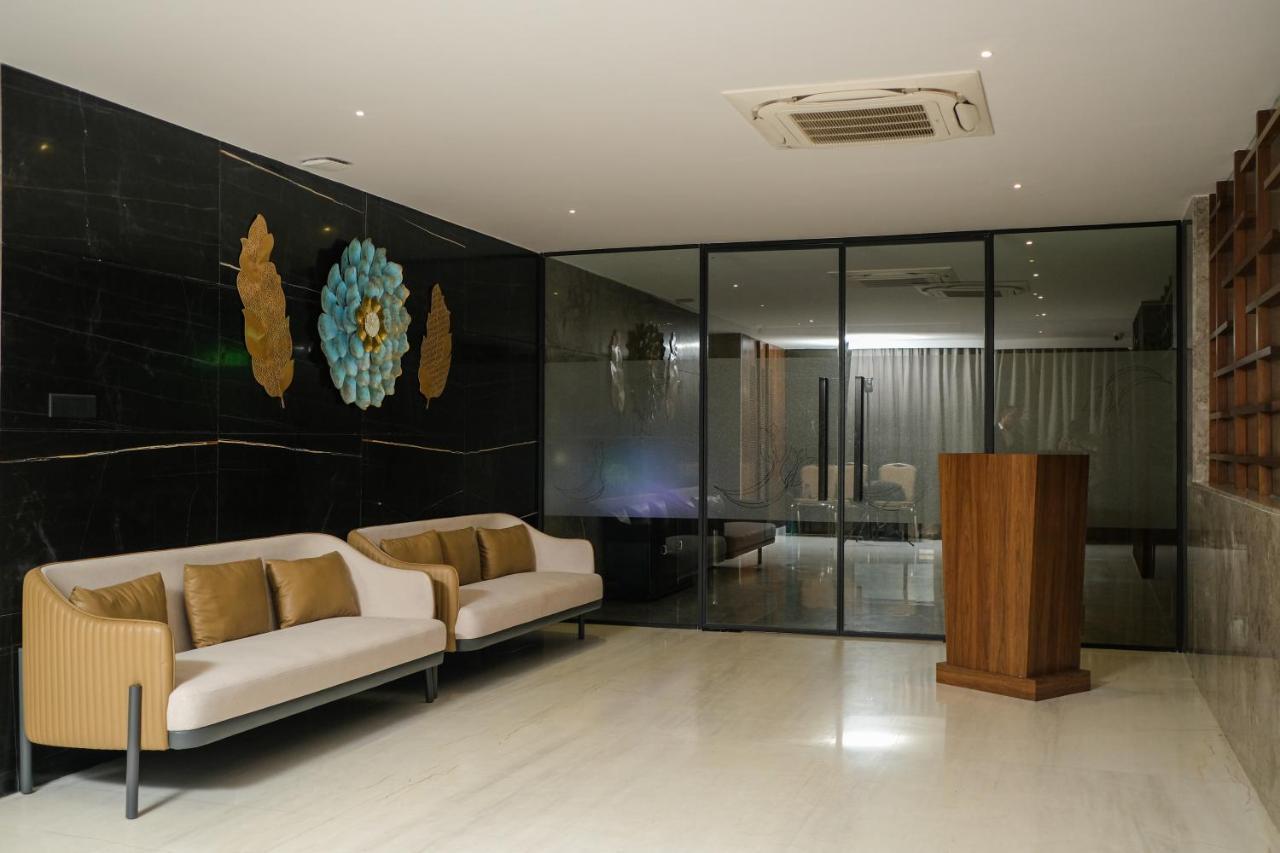 Hotel Tulips Grand Hyderabad Exterior photo