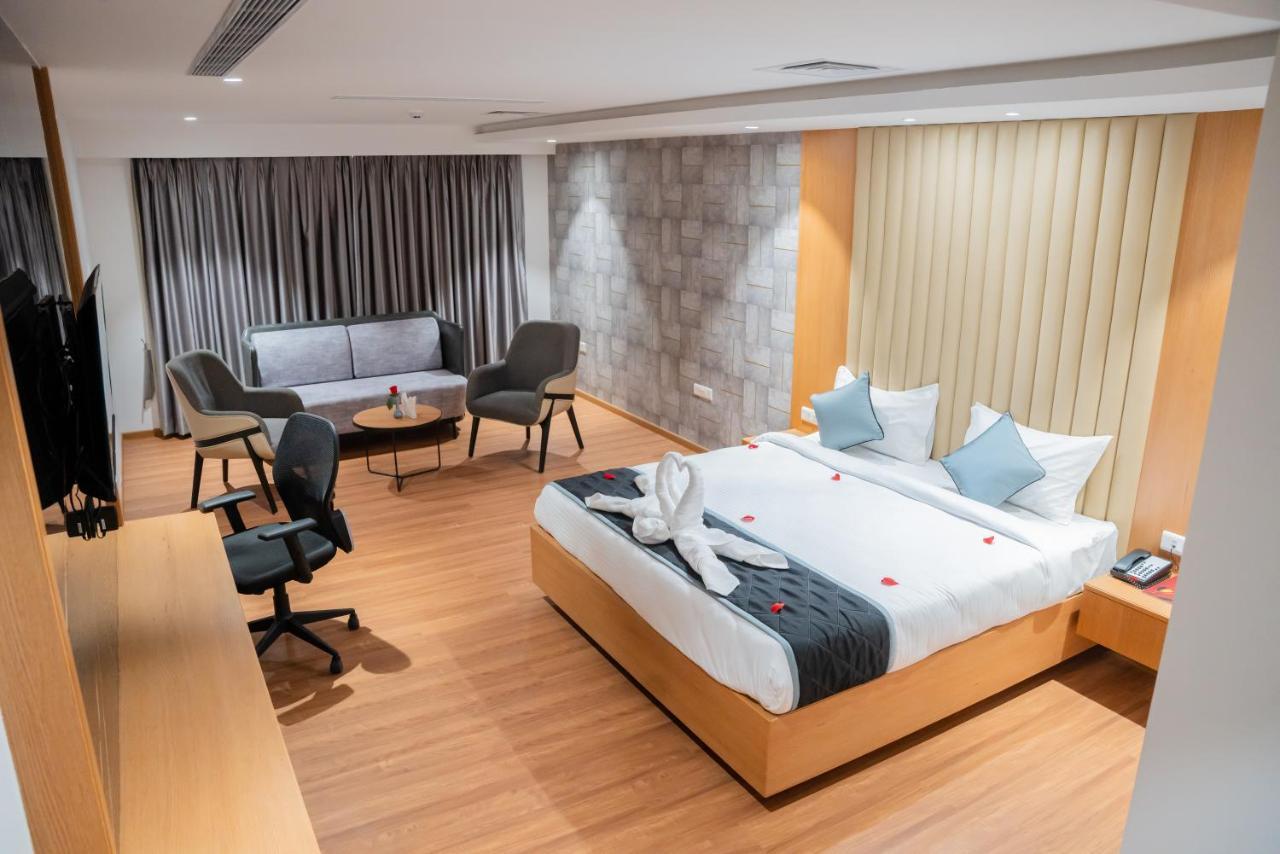 Hotel Tulips Grand Hyderabad Exterior photo